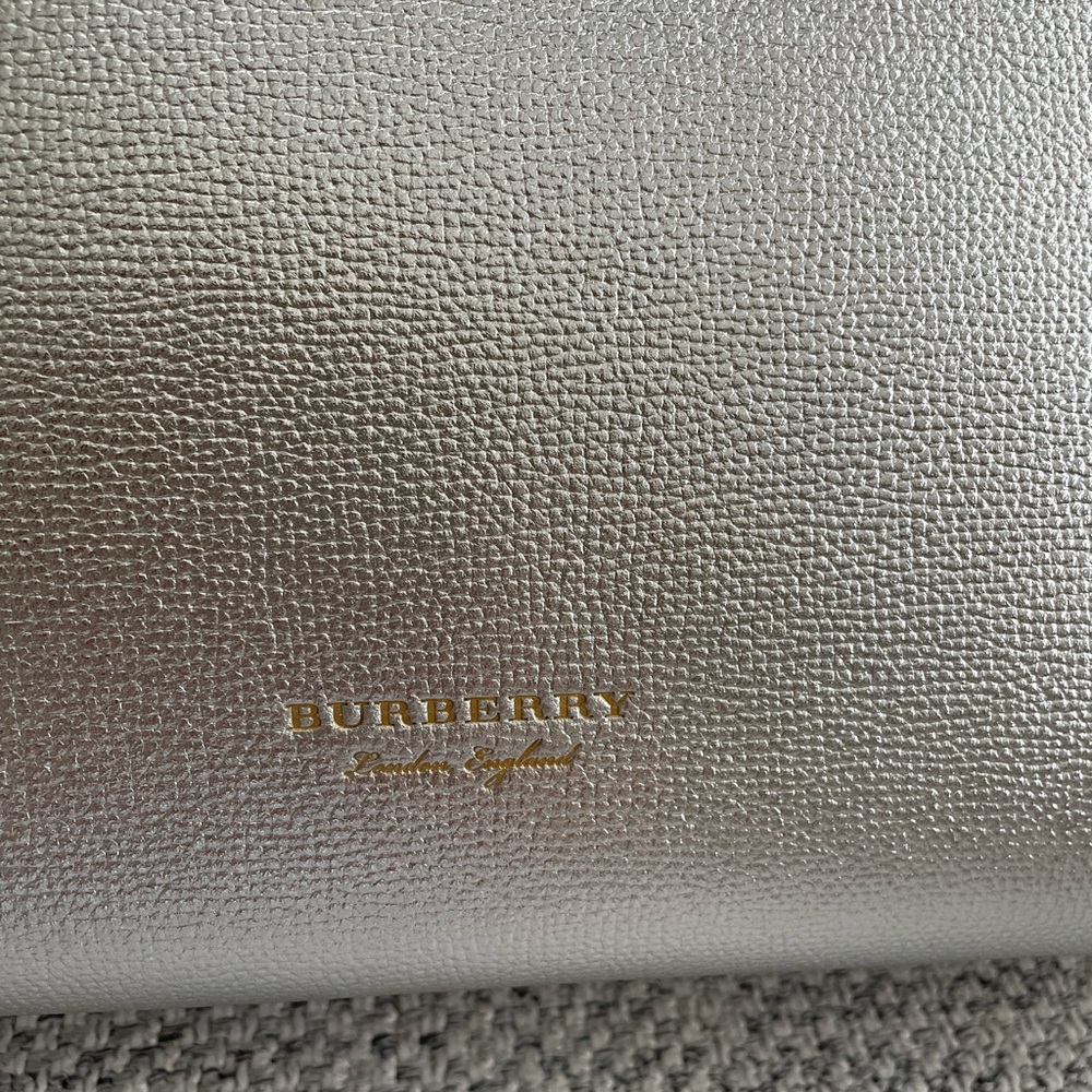 Burberry House Check Banner Bag - Picture 6 of 10